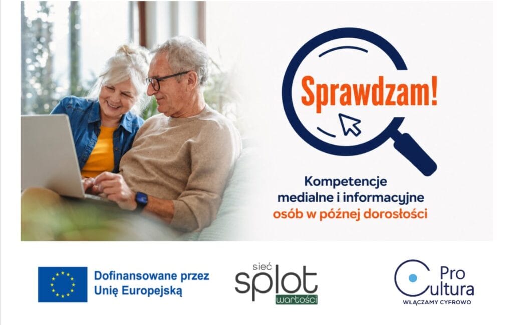 Grafika promująca projekt „Sprawdzam! Kompetencje medialne i informacyjne osób w późnej dorosłości”. Po lewej stronie starsza kobieta i starszy mężczyzna korzystają wspólnie z laptopa. Po prawej znajduje się logo projektu z motywem lupy oraz nazwą projektu. Na dole umieszczono logotypy Unii Europejskiej, programu SPLOT Wartości i Fundacji Pro Cultura.